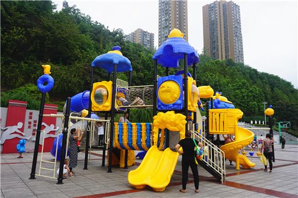 翠云街道福安社区小游园广场新投用的儿童游乐设施。翠云街道供图