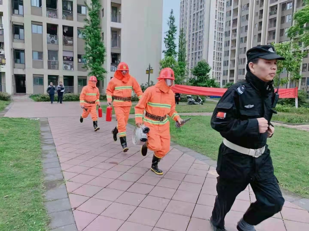 缙云新居公租房以党建引领物业服务,成立物业党员先锋队(资料图) 市公租房管理局供图 华龙网-新重庆客户端 发 WechatIMG125