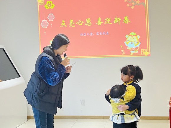 家长代表与孩子互述心声。沙坪坝区妇联供图 华龙网发