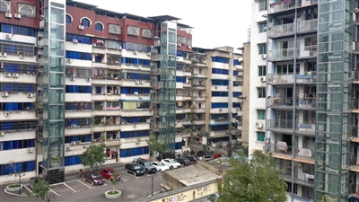 桂阳街道月阳社区加装电梯后的居民楼。通讯员 钟姣 摄