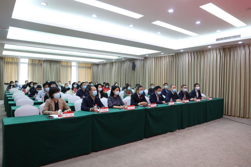 重庆医科大学收看中国共产党第二十次全国代表大会开幕会直播现场。重庆医科大学供图