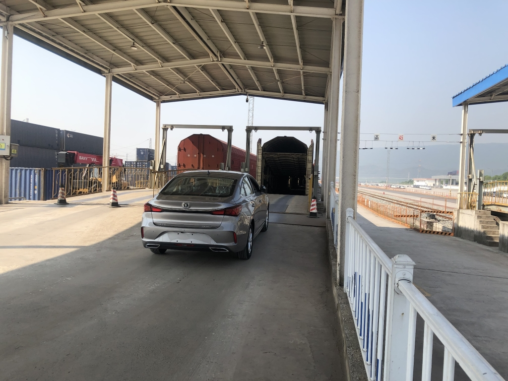 The first train specialized for cross-border commodity vehicles leaving for Kazakhstan was opened in Yuzui Station. (Picture provided by Yuzui Station)
