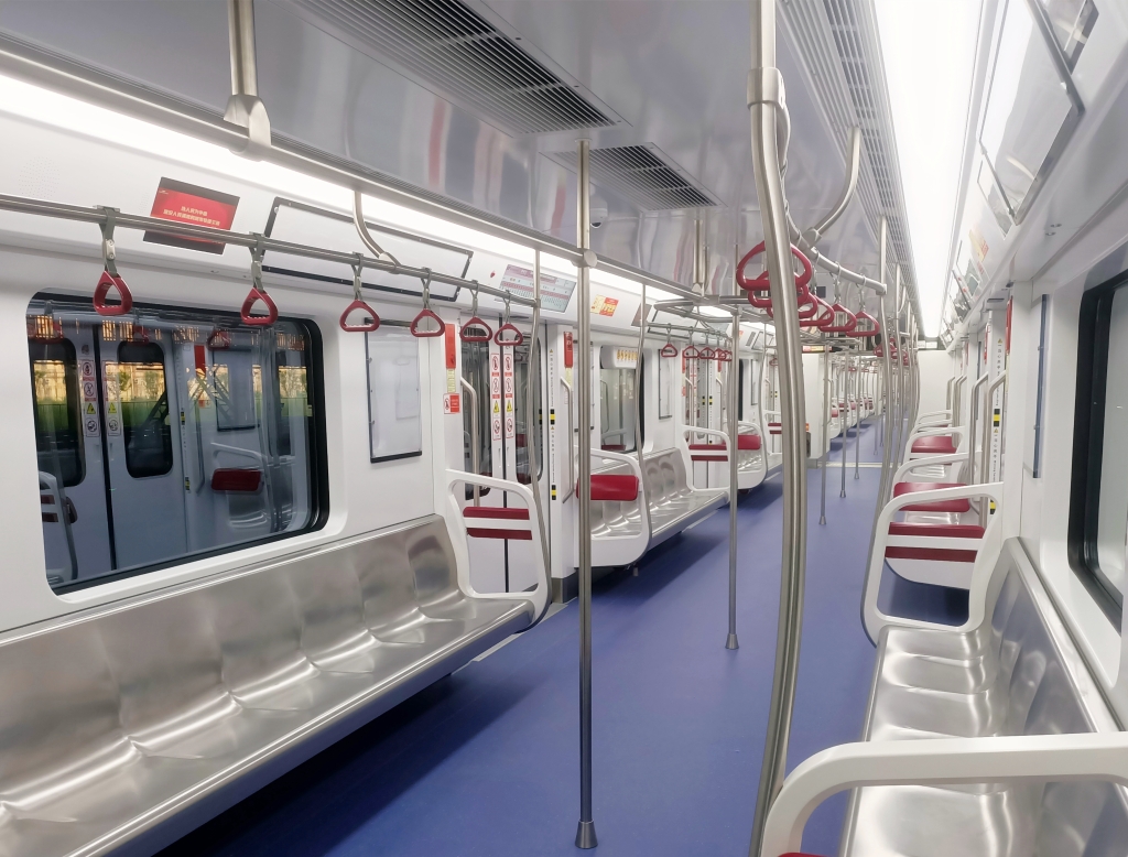 重庆轨道交通9号线增购10列新车，即将上线运行。重庆交通开投轨道集团供图