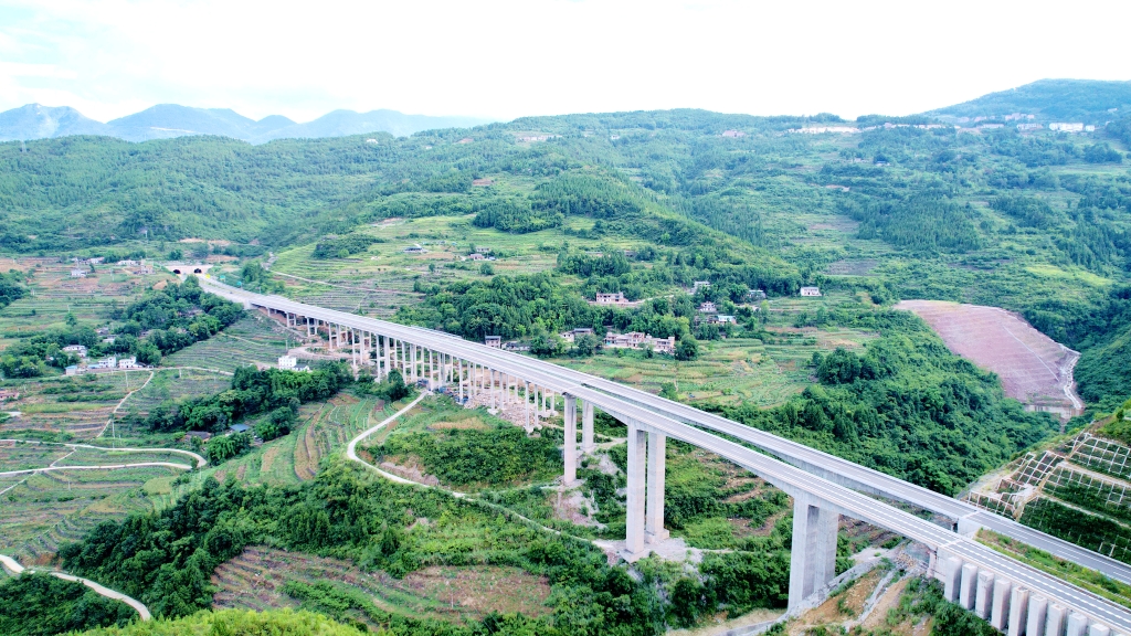 国庆前，重庆巫溪至巫山高速公路巫山至大昌段建成通车。重庆市交通局供图