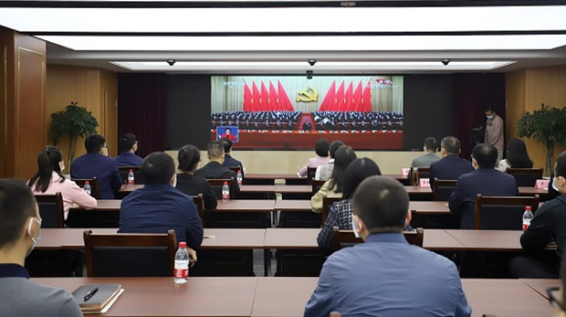 重庆市大数据发展局组织收看党的二十大开幕会直播。重庆市大数据发展局供图