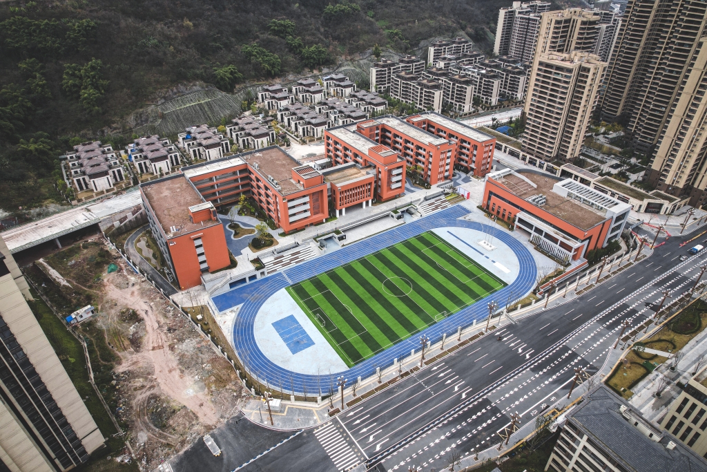 两江新区公园小学航拍图。市住房城乡建委供图