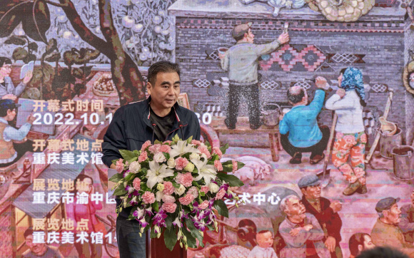 重庆市文旅委一级巡视员江卫宁宣布展览开幕