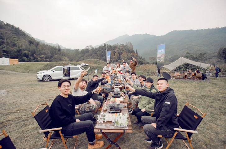 赛那时光雪山营地BBQ 广汽丰田供图 华龙网发