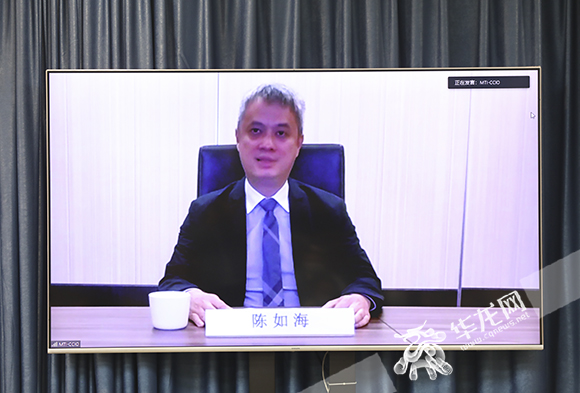 陈如海回答记者提问。华龙网-新重庆客户端首席记者 李文科 摄