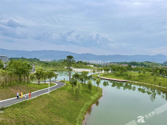 Sanhu Wetland Park planned and laid out with "one ring connecting eight districts and one island reflecting eight bays". (Photographed by Chen Roujie)