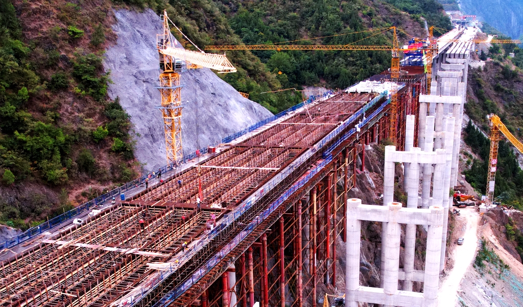 范家坪大桥下部结构施工完成。中铁建重庆投资集团供图