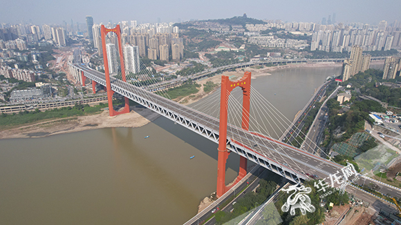 On its completion, Hongyancun Bridge will form an important north-south route through downtown Chongqing.