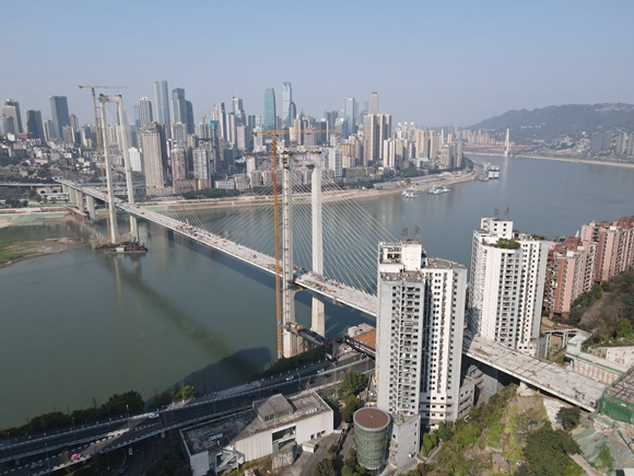 图为轨道交通10号线二期工程南纪门长江大桥建设场景 图为轨道交通10号线二期工程南纪门长江大桥建设场景