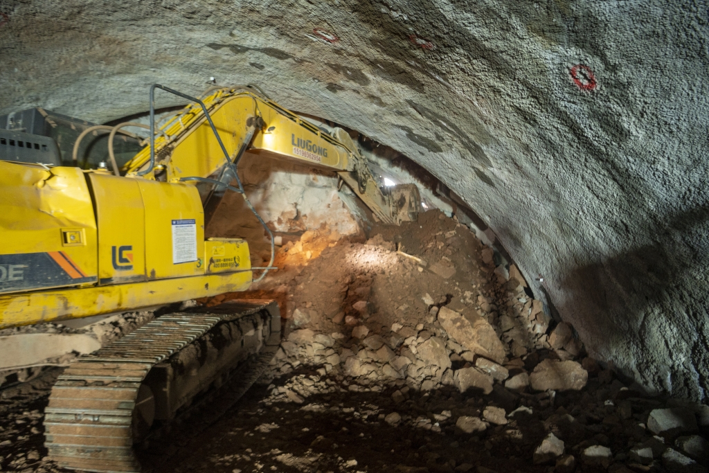 白兰隧道最后一次开挖。京昆高速铁路西昆有限公司 供图
