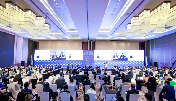 【主题论坛1】第四届全球汽车技术发展领袖峰会。 组委会供图 华龙网发