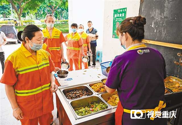 公益定位下 “身边厨房”的苦与甜
                        </p><p>
                        ——重庆日报记者探访部分社区食堂生存状态