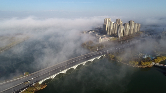 银川上空的平流雾景观。 (3)