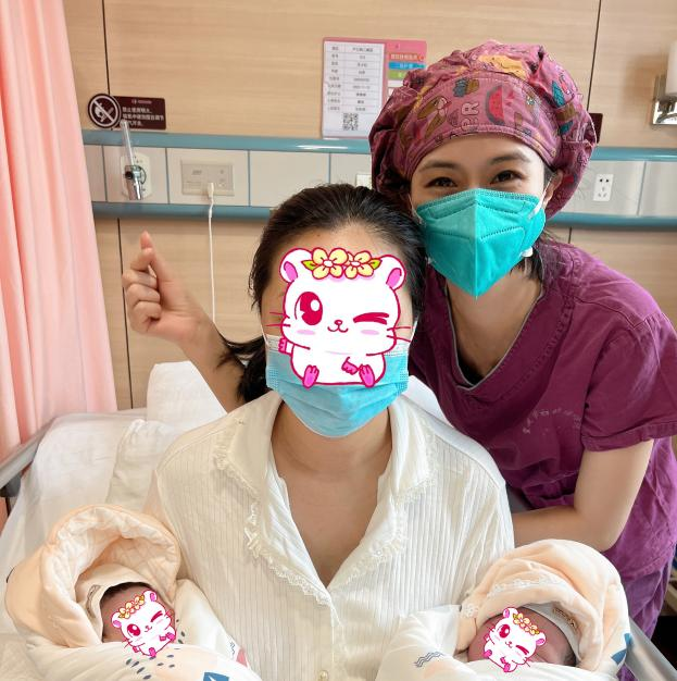 王女士顺利分娩双胞胎女儿。重庆市妇幼保健院供图