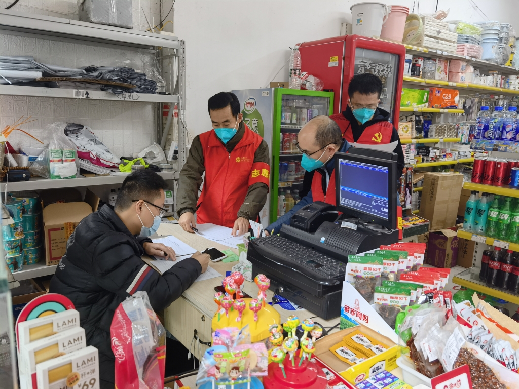 龙湖U城发挥在地党员的先锋模范作用,成立抗疫一线的党支部。社区供图