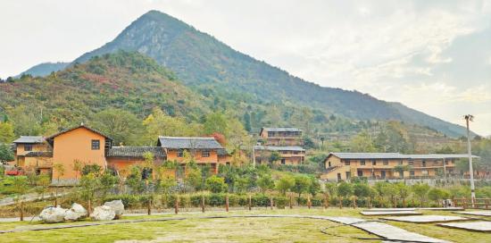 2建平乡乡村旅游点。记者 陈久玲 王光平 摄
