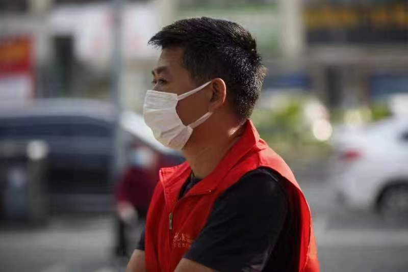 舍小家为大家多次为大家服务的杨春华。社区供图