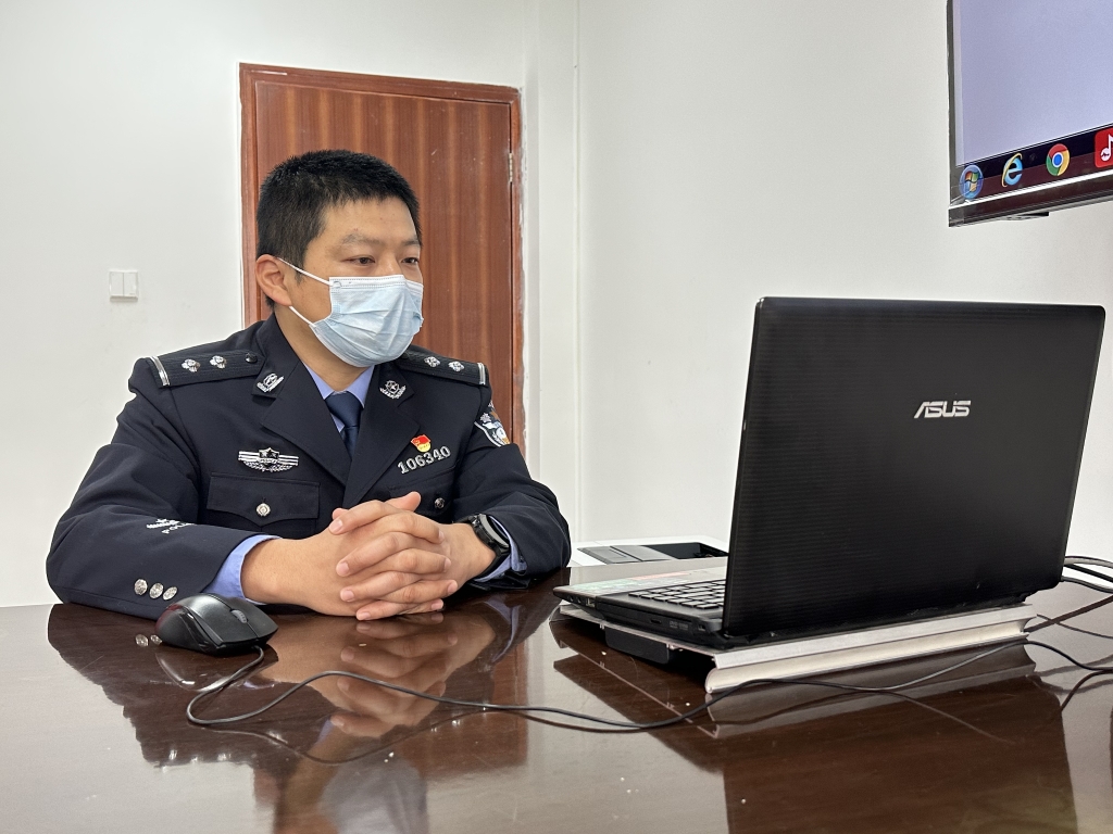 1民警刘磊自学获得了国家三级心理咨询师资质。重庆九龙坡警方供图
