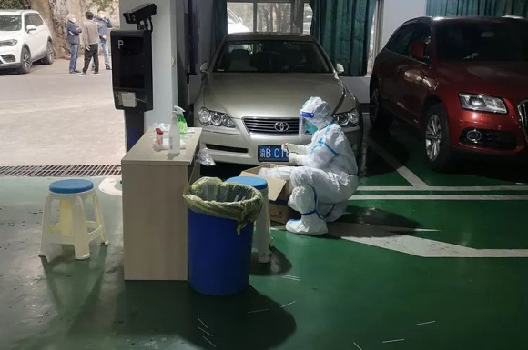 帅世奇：《核酸点的日常》