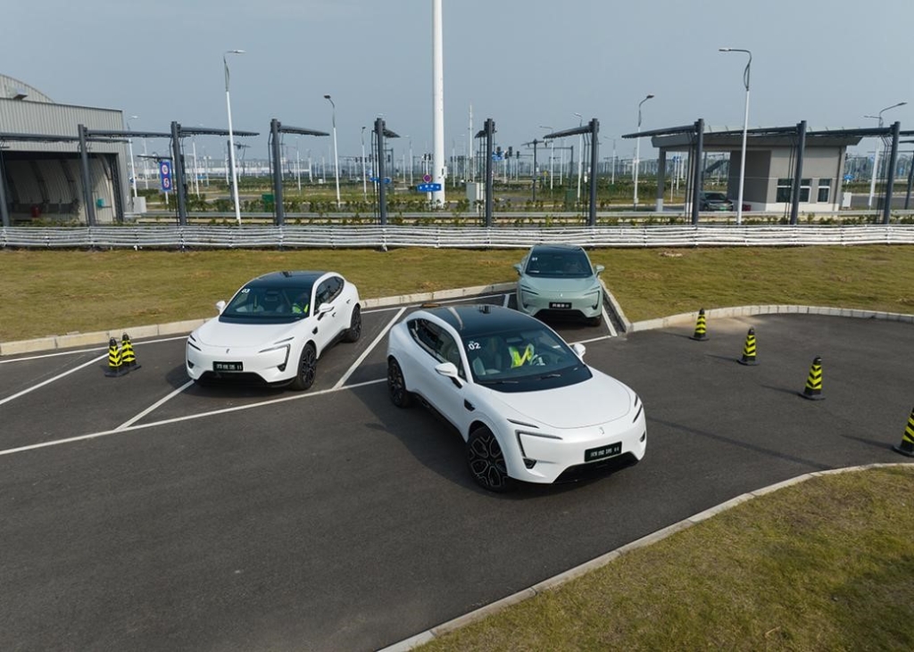 阿维塔11坡道泊车。 阿维塔科技供图 华龙网发 阿维塔11坡道泊车。 阿维塔科技供图 华龙网发