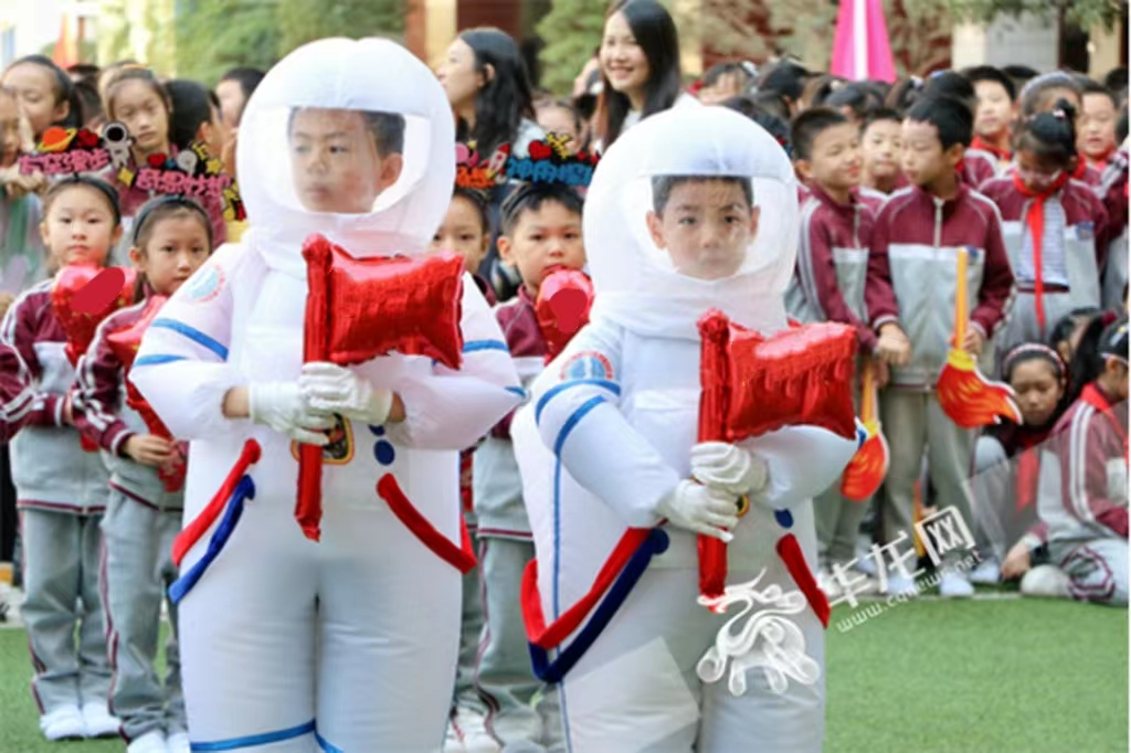 图片3 小宇航员（新村实验小学） 陈佳 摄