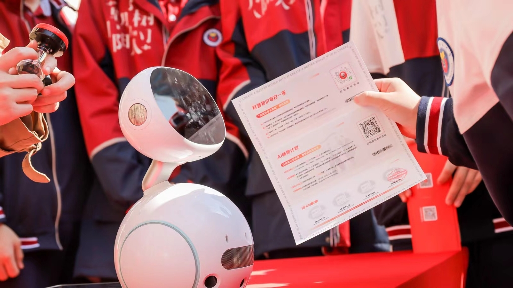 展出的各种智能机器人。主办方供图