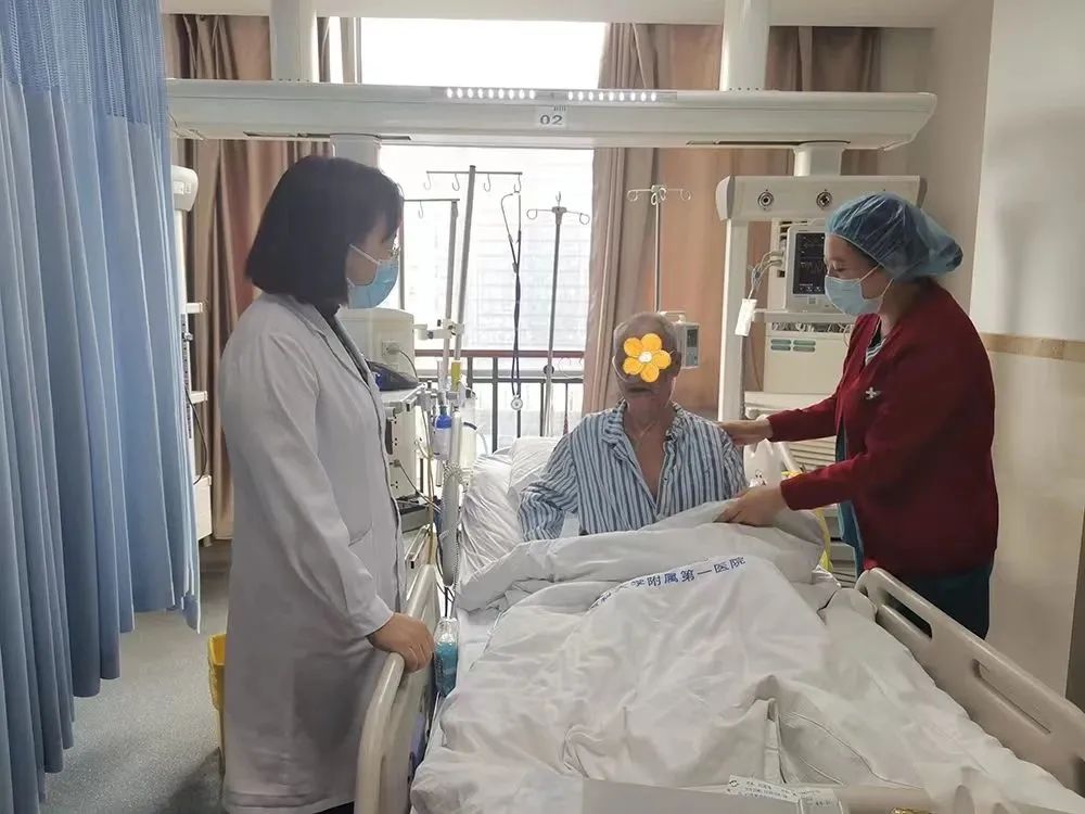 86岁老人转危为安。医院供图