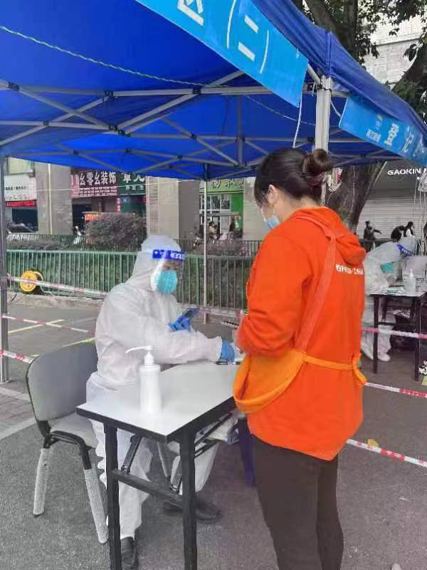两江公交二分公司员工积极支援疫情防控工作。公司供图