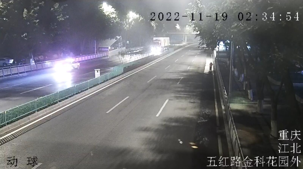 挂车由警车领航到达目的地。重庆江北警方供图