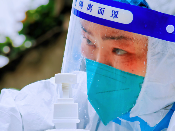 《眼神》袁凤冰 摄 《眼神》袁凤冰 摄