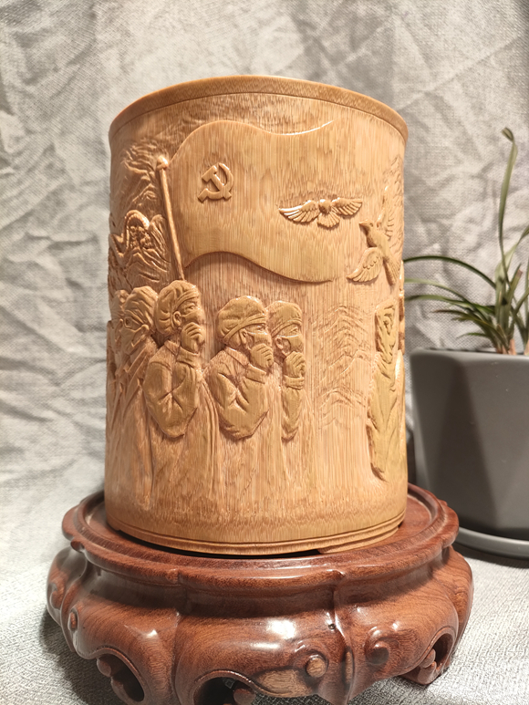 组图2：竹雕《逆行者》王春林  作
