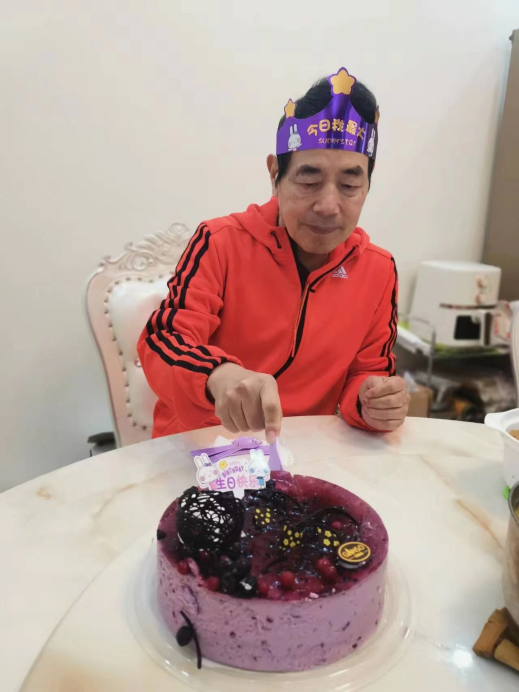 05 11月27日是陈艳秋父亲的74岁生日。受访者供图