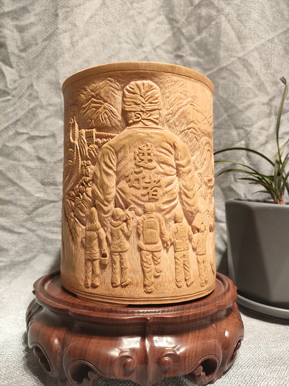 组图1：竹雕《逆行者》王春林  作