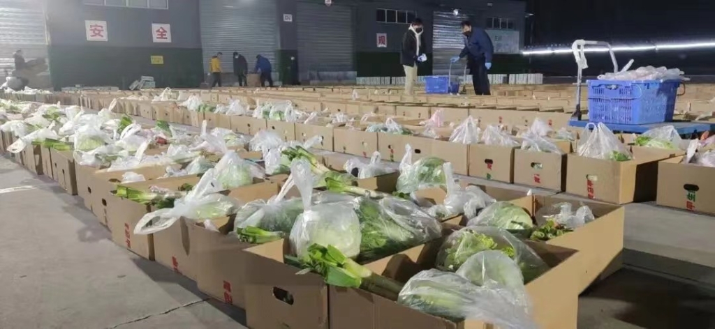 蔬菜包、肉禽包由丰都、巫山产地仓运送。京东供图
