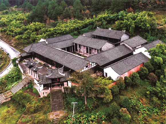 悟惑寺全景。记者 李达元 摄