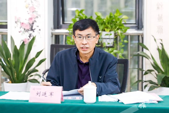 重庆市乡村振兴服务协会常务副会长、秘书长刘廷军。
