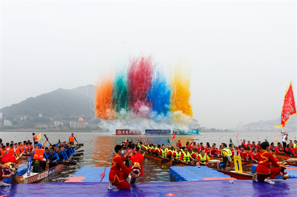 2022中国•开州汉丰湖水上欢乐季系列活动正式开幕。开州区文化旅游委供图 华龙网发