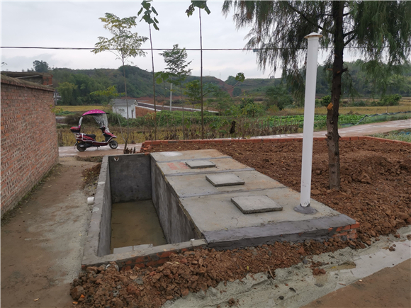 院子村按照统一方案，统一施工的方式改造农村厕所。长寿区乡村振兴局供图 华龙网发