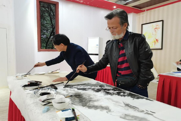 重庆市美术家协会会员、著名山水画家、江北区政协书画院副秘书长张建国即兴创作。
