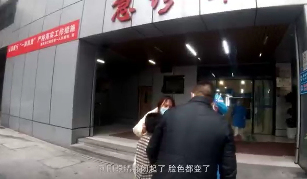 2孩子到达医院，得到及时救治。重庆两江新区警方供图