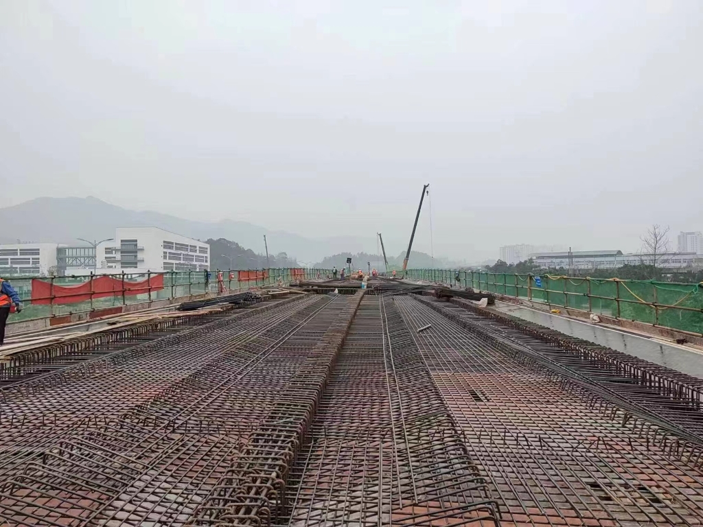 渝武高速拓宽改造工程二标段项目施工现场。市住房城乡建委供图