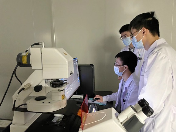 2重庆国际免疫研究院科研人员在工作。重庆国际生物城供图 华龙网发