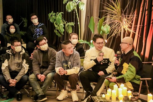 Co客们的围炉夜话。 领克品牌供图 华龙网发 Co客们的围炉夜话。 领克品牌供图 华龙网发