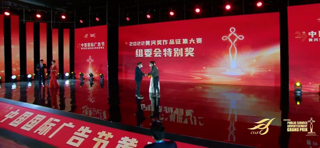 《人民的英雄 英雄的人民》作品获中国公益广告黄河奖特别金奖。节目截图