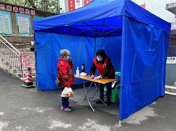 百节社区发动志愿者参与疫情防控。百节社区供图 华龙网发