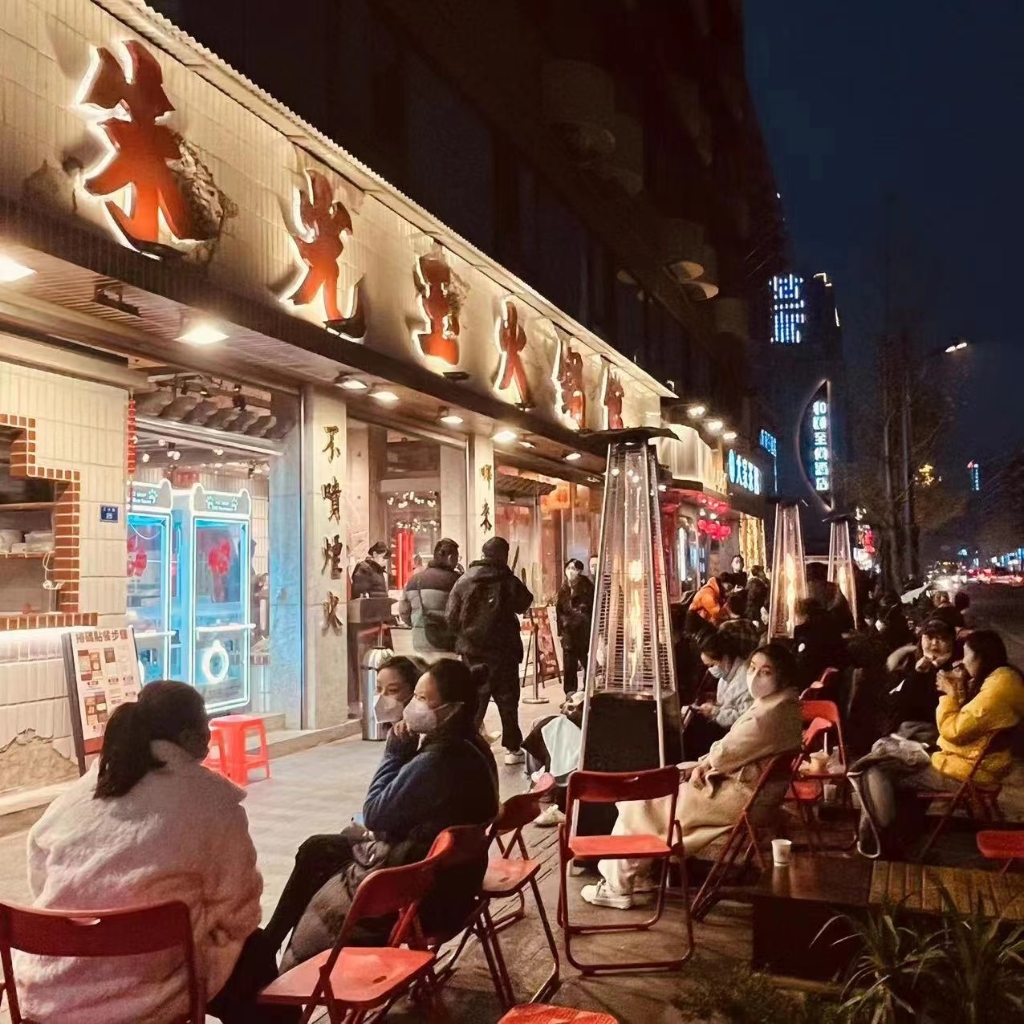 重庆餐饮到店就餐消费迅速回暖。受访者供图